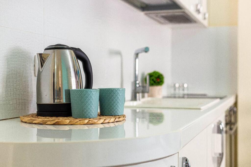 Stella's Stylish - 1min W Kitchen *