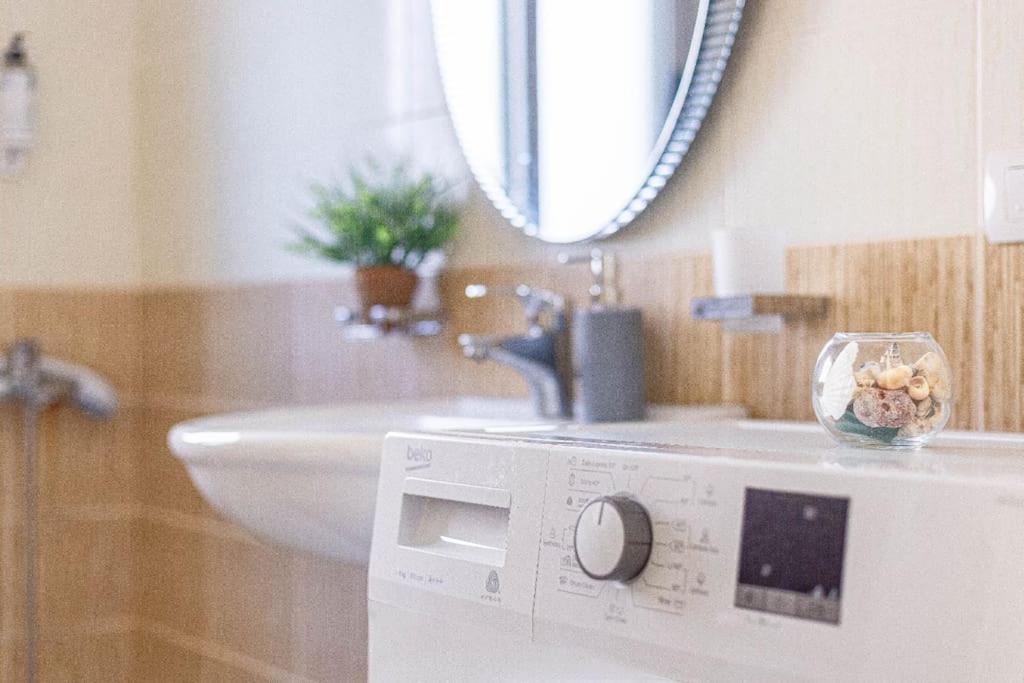 Stella's Stylish - 1min W Kitchen Appartement